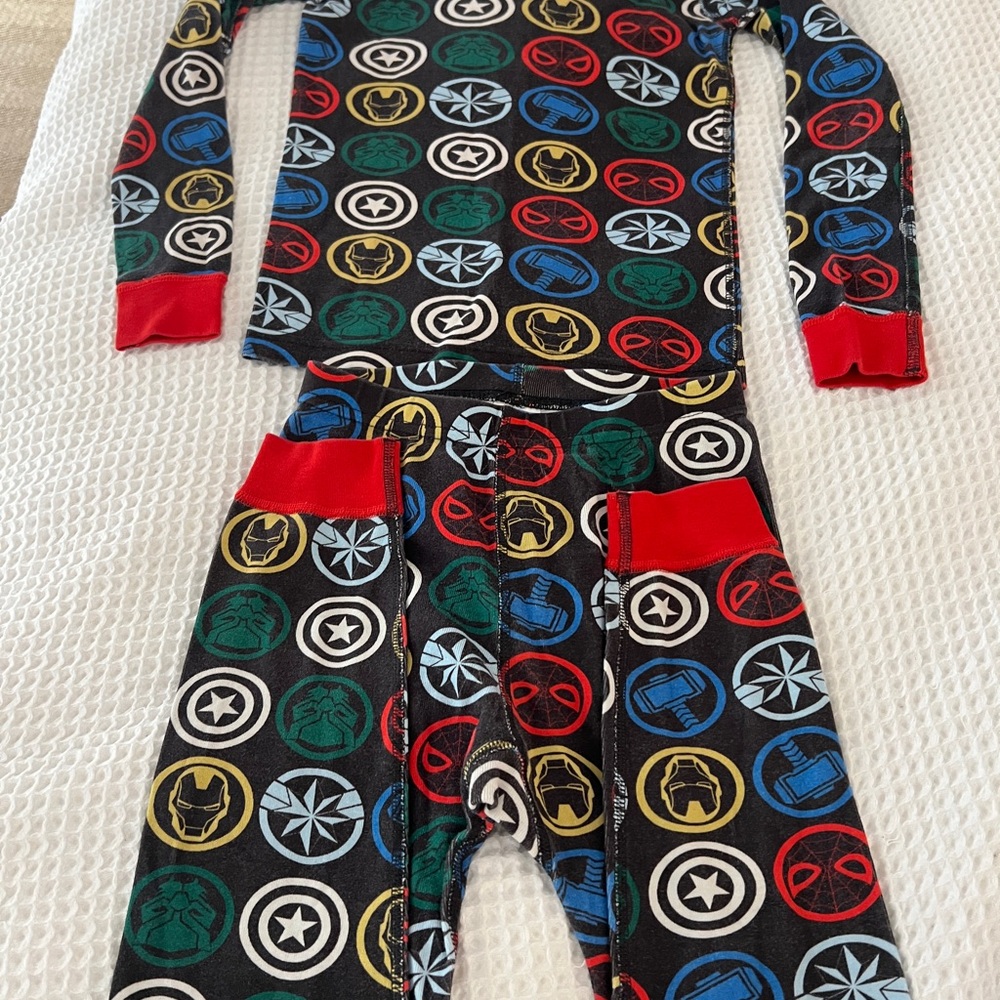 Hanna Andersson Marvel Pajama Set - Black with Red, Blue, Green, Yellow Patterns